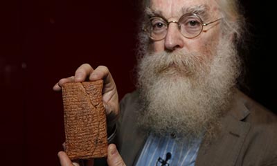 Irving Finkel et la tablette du British Museum